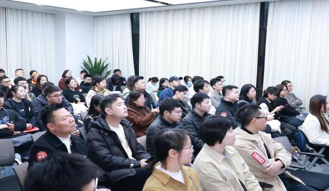 会：2024年业绩亮眼 2025年继续变革AG旗舰厅app梦饷科技运动鞋靴箱包商家大(图2)